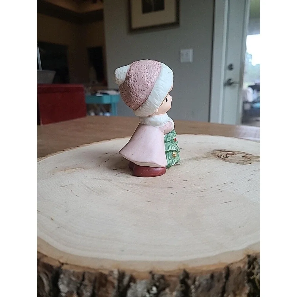 Vintage Christmas Figurine Homco Porcelain‎ Hand Painted Girl with Tree